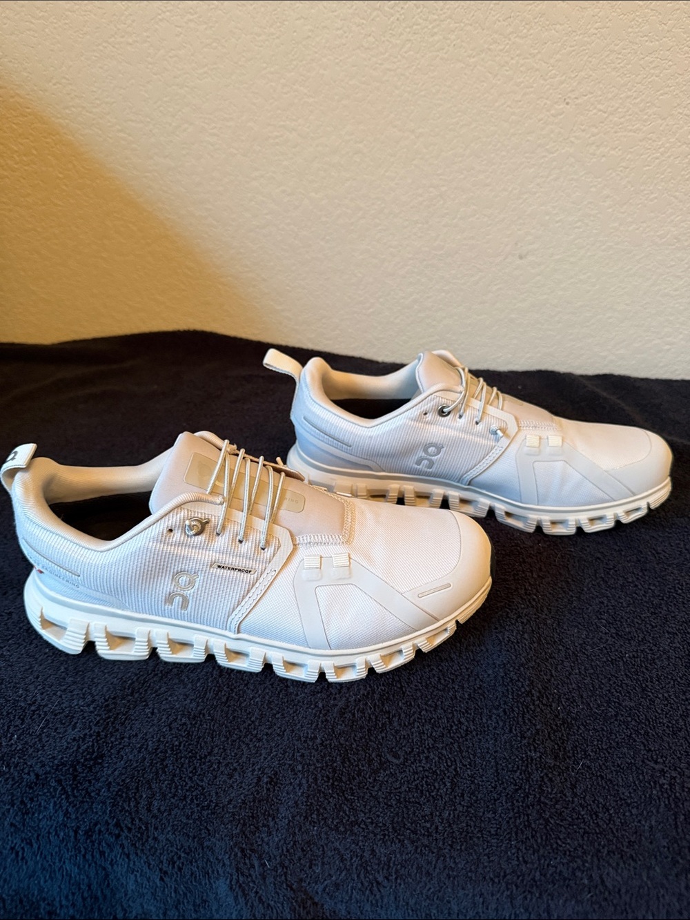 On Cloud 6 Women’s Waterproof Shoes - Picture 2 of 7